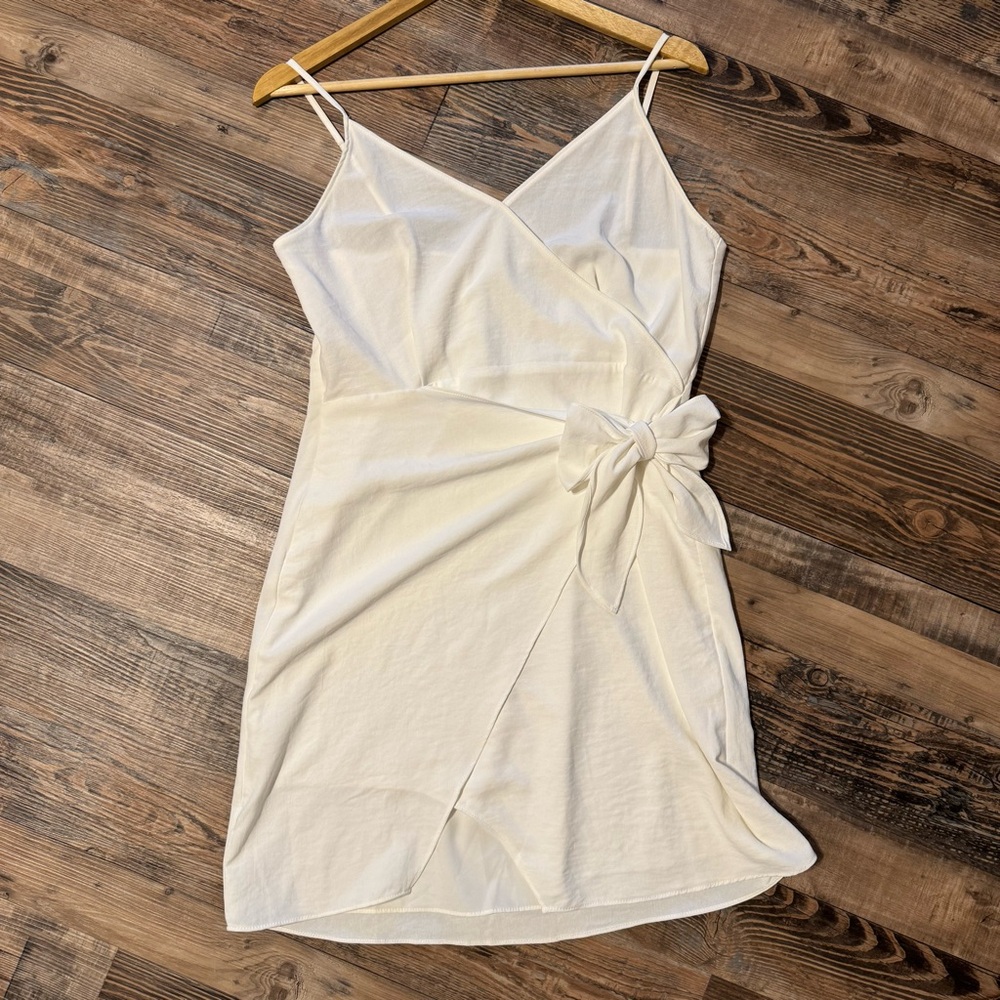 Naked Zebra Women’s White Mini Wrap Dress Size Medium